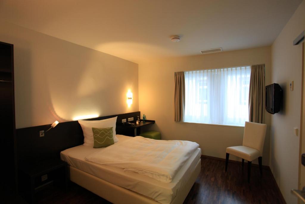 Art Hotel Lauterbach Kaiserslautern Room photo